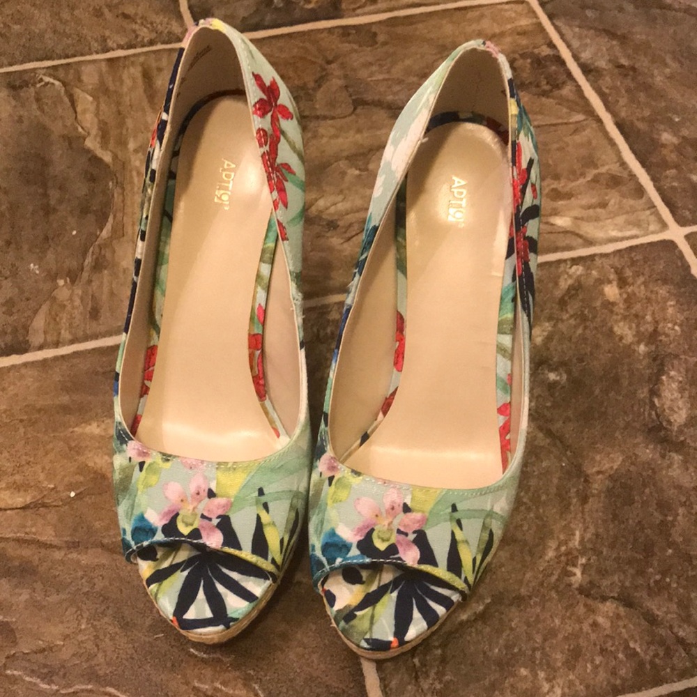 Open toe platform heels - Picture 3 of 5